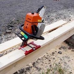 Easy Woodworking Projects Homemade Chainsaw Mill, Chainsaw Mill Plans, Portable Chainsaw Mill, Sawmill Lumber, Portable Saw Mill, Awesome Woodworking Ideas, Chainsaw Mill, Lumber Mill, Wood Mill