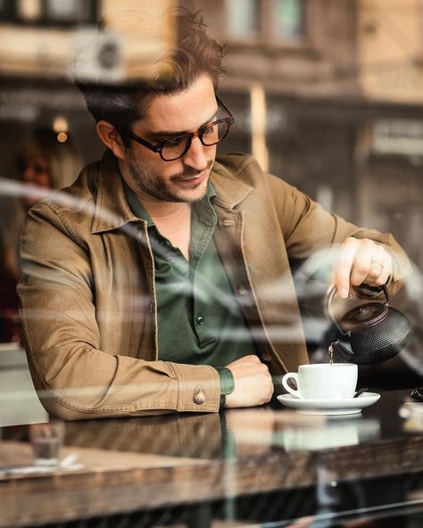 Photography In Cafe, Man Photography Ideas, Portrait Men, Cafe Photography, Man Cafe, Male Portrait Poses, Coffee Shop Photography, Men Coffee, Male Models Poses