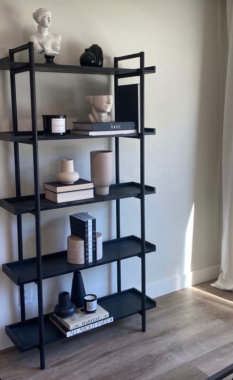 Aesthetic Bookshelf Ideas Bedroom, Black Bookshelf Aesthetic, Style A Bookcase, Bookshelf Room, Black Bookshelf, Bookshelf Inspiration, Shelf Decor Living Room, Morning Vibes, Apartment Living Room Design