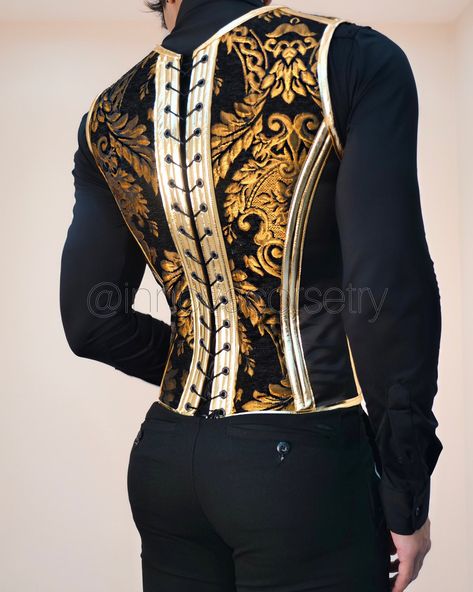 Corset Tuxedo Men, Casual Royal Outfits Male, Medieval Royal Outfits Male, Men Corsets, Mens Fantasy Ball Outfit, Male Corset Fashion, Guys In Corsets, Male Outfits With Corsets, Corset On Men