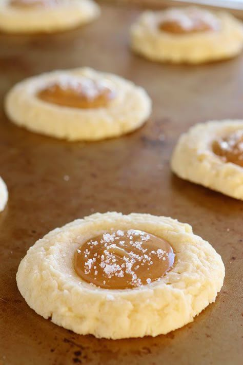 Salted Caramel Cookies, Recipes For Cookies, Cookie Recipes Homemade, Healthy Recipes Easy Snacks, Caramel Cookies, Crinkle Cookies, Pumpkin Spice Cupcakes, Butter Cookie, Xmas Cookies