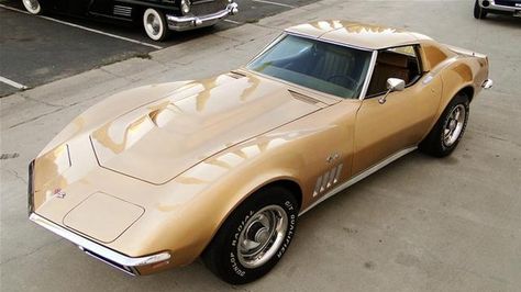 Gold Corvette Gold Corvette, 1969 Corvette Stingray, Classic Cars Usa, Corvette America, 1969 Corvette, Corvette C3, Gold Car, Chevrolet Corvette Stingray, Cars Usa