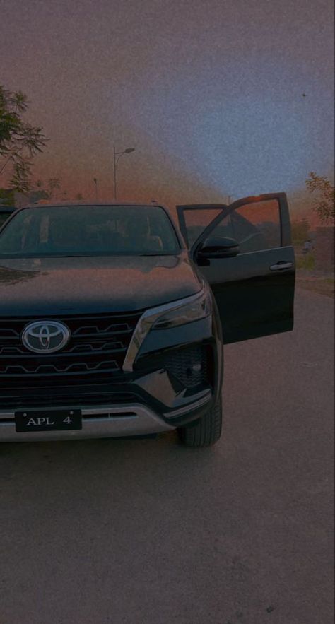 Black Fortuner, Fortuner Car, Toyota Fortuner, Beautiful Nature Wallpaper Hd, Cool Boy Image, Car Driving, Snapchat Picture, Driving Photography