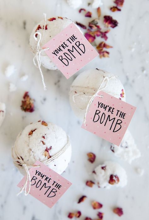 DIY Valentine's Day BATH BOMBS! You're The Bomb, Baby Shower Unique, Diy Bridesmaid Gifts, Diva Party, Spa Party Favors, Saint Valentin Diy, Valentines Bricolage, Youre The Bomb, Unique Baby Shower Favors