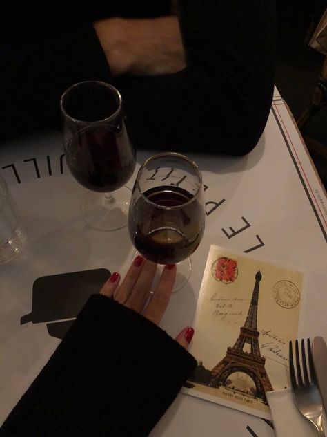 Paris Date Night, Date Night In Paris, Paris Night Aesthetic, Paris Wine, Paris Date, Couples City, Paris Inspiration, Mother Daughter Dates, Couples Dinner