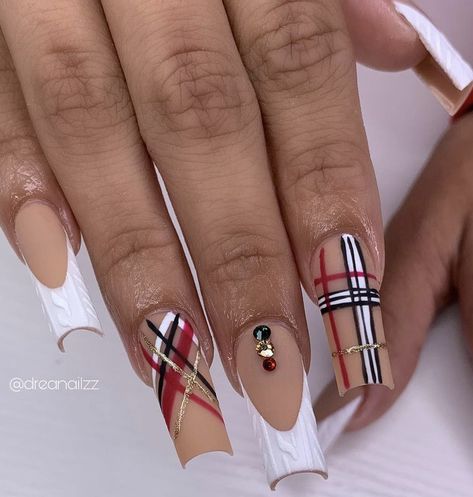 Simple Plaid Nail Designs, Red Plaid Nails, Plaid Fall Nails, Fall Plaid Nails, Classy Gel Nails, Regular Nails, Rbd Concert, Coral Nails With Design, Burberry Nails