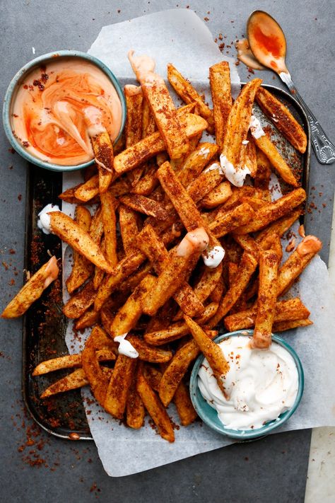 Homemade Peri Peri Fries https://cookingwithparita.com/homemade-peri-peri-fries/ Peri Peri Chips, Peri Peri Fries, Crispy French Fries, Homemade French Fries, Peri Peri, Vegetarian Burger, Baked Fries, Vegan Burger, Foods With Gluten