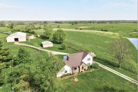 Built 1988 Horse Farm With Farmhouse And Outbuildings on 10 Acres Kentucky $699,900 - Country Life Dreams Kentucky Horse Farms, Kentucky Horse Park, Rural Life, Horse Farms, Hobby Farms, Stone Fireplace, Country Life, Country House, Modern Farmhouse