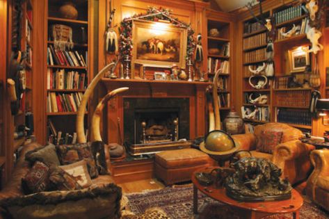 Designing Your Own Trophy Room - Sporting Classics Daily Clutter Drawing, Trophy Rooms Hunting, Hunting Rooms, Hunting Room Design, Artistic Architecture, Hunter Room, Safari Room, Hunting Club, Architecture Artists