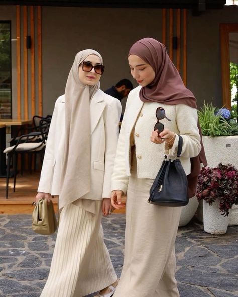 Muslim Style Outfits, Hijab Inspiration, Youtube Hacks, Parisian Look, Stile Hijab, Muslimah Outfit, Hijabi Outfit, Women Dress Collection, Muslim Style