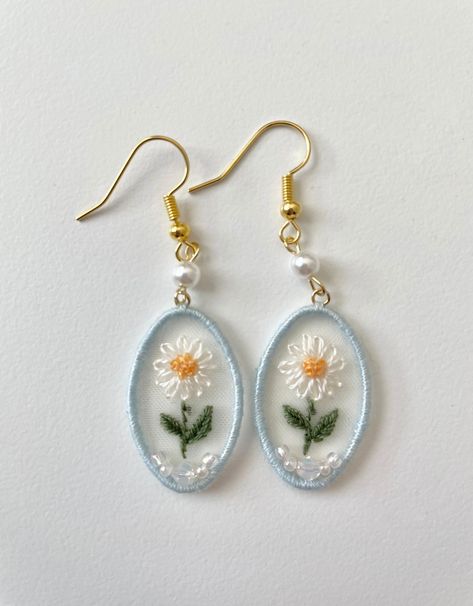 Total 55mm, with 4mm faux pearl and 27mm daisy drop Earrings Embroidery, Earring Embroidery, Embroidered Earrings Diy, Cute Handmade Flower-shaped Earrings, Handmade Nature-inspired Flower Earrings, Embroidered Earrings, Embroidery Earrings, Handmade Daisy White Earrings, Embroided Earrings