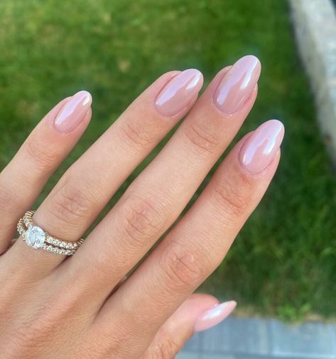 Bubble Bath Nails With Sparkles, Light Pink With White Chrome Nails, Bubble Bath Pink Chrome Nails, Bridesmaid Nails Ideas, Chrome Nails Bubble Bath, Bubble Bath Chrome Nails Almond, Bubble Bath With White Chrome, French Tip Bubble Bath, Short Round Pearl Nails