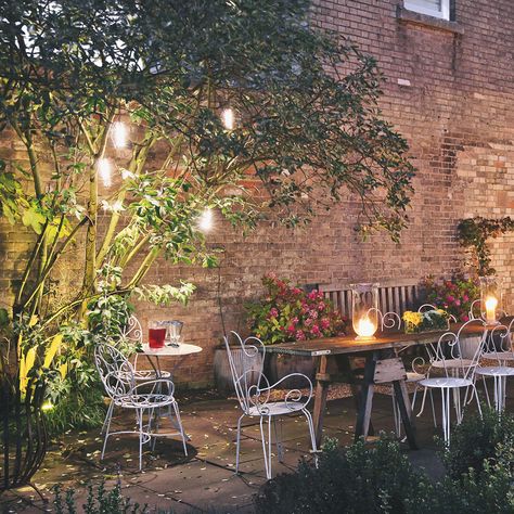 Courtyard Garden Ideas, Kitchen Outside, Garden Ideas To Make, Garden Renovation, Garden Wall Lights, Small Courtyard, Courtyard Ideas, Court Yard, South Facing Garden