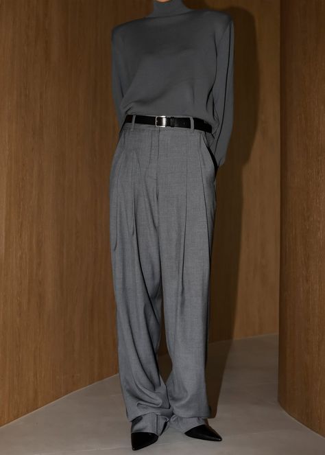 Gelso Pleated Trousers - Dark Grey Melange – The Frankie Shop Trouser Outfit, Black Wide Leg Trousers, Grey Trousers, Pleated Trousers, 가을 패션, Pin Tucks, Small Waist, Wide Leg Trousers, Model Height