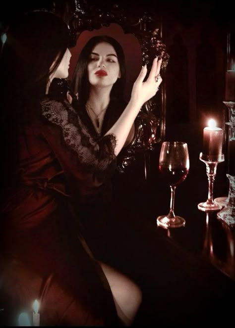 Vampire Aesthetic Romantic, Vampire Themed Photoshoot, Gothic Victorian Photoshoot, Vampire Aesthetic Photoshoot, Werewolf Photoshoot, Wlw Vampire, Vampire Editorial, Vampire Photoshoot Ideas, Female Vampire Aesthetic