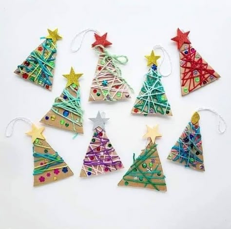 Christmas Tree Diy Ornaments Kids, Kids Craft Christmas Decorations, Non Christmas Crafts For Kids, Christmas Craft Tree Decorations, Yarn Decorations Christmas, Child Ornament Craft, Yarn Ornaments For Kids, Christmas Crafts With Yarn For Kids, Yarn Christmas Tree Craft