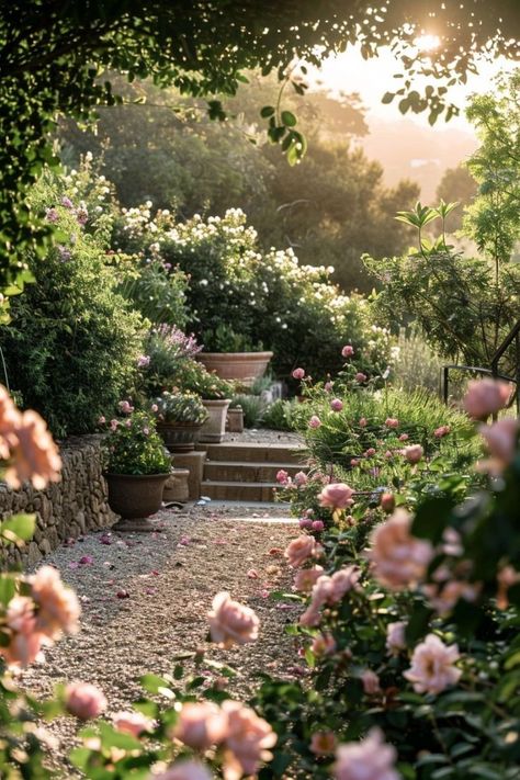 English Garden Ideas, Outdoor Cottage, Beautiful Home Gardens, Garden Estate, European Garden, Cottage Garden Design, English Country Gardens, Garden Aesthetic, Peonies Garden