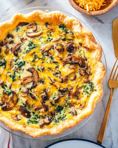 Mushroom Feta Quiche, Mushroom Spinach Quiche, Potato Crusted Quiche, Spinach And Mushroom Quiche, Spinach Mushroom Quiche, Simple Quiche, Mushroom And Spinach Quiche, Breakfast Vibes, Chicken Quiche