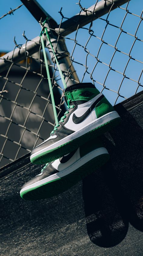 Jordan 1 Green And White, Lucky Green Outfit, Air Jordan 1 Lucky Green, Jordan 1 Wallpaper, Hype Aesthetic, Lucky Green Jordan 1, Air Jordan 1 Pine Green, Jordan 1 Green, Nike Aj1