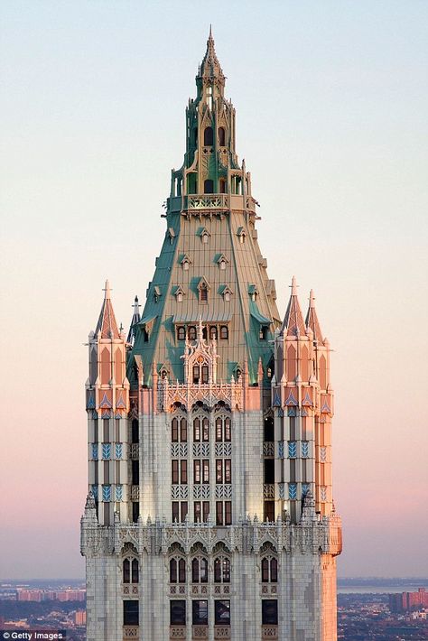 The penthouse of Manhattan's historic Woolworth Building ... Grand Lobby, Nice Architecture, Manhattan Buildings, Nyc Dream, Fantasy Houses, Downtown Buildings, Woolworth Building, Incredible Architecture, Classical Building