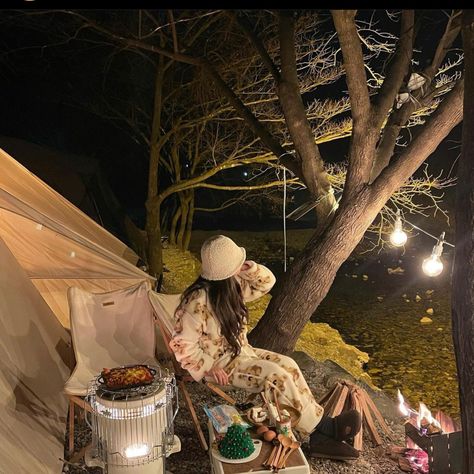 Korean Dates Aesthetic, Camping Korean Style, Korean Camping Aesthetic, Date Aesthetic Korean, Japanese Lifestyle Aesthetic, Korean Camping, Korean Minimalist Aesthetic, Camping Date, Pastel Food