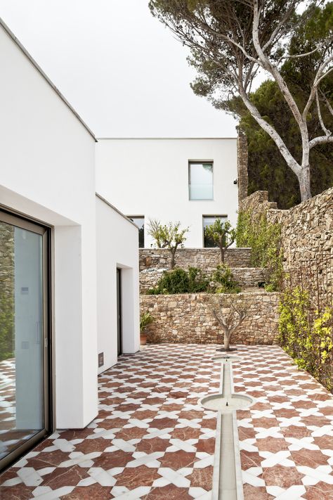 Costa Brava Spain, Interior Decorating Tips, Patio Tiles, Spanish House, Outdoor Tiles, Costa Brava, Garden Pool, Waterfront Homes, Mediterranean Sea