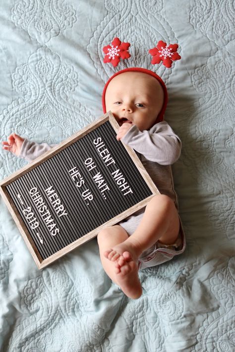 Baby Letter Board Ideas, Baby Holiday Pictures, Holiday Baby Pictures, Baby Christmas Photography, Newborn Quotes, Christmas Baby Pictures, Baby Messages, Baby Milestones Pictures, Baby Christmas Photos