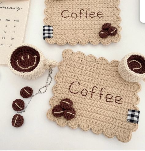 Crochet Mug Cozy, Crochet Cup Cozy, Confection Au Crochet, Crochet Coaster, Crochet Coaster Pattern, Pola Amigurumi, Crochet Business, Coffee Coasters, Crochet Potholders