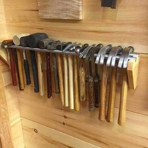 hammer-storage-popular-woodworking Arbejdsplads Garage, Officine In Garage, Garage Organization Tips, Garage Organisation, Garage Workshop Organization, Shed Organization, Garage Tool Storage, Tool Room, Tool Storage Diy