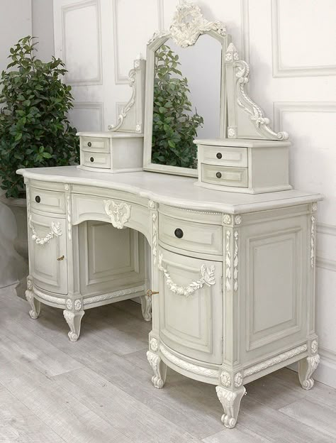 French Style Classic Dressing Table Desk Cute Vintage Vanity, Coastal Dressing Table, Mirror Antique Vintage, French Style Vanity, Vintage Style Vanity, Dressing Table Aesthetic, Room Decor Vanity, Rococo Bedroom, Classic Dressing Table