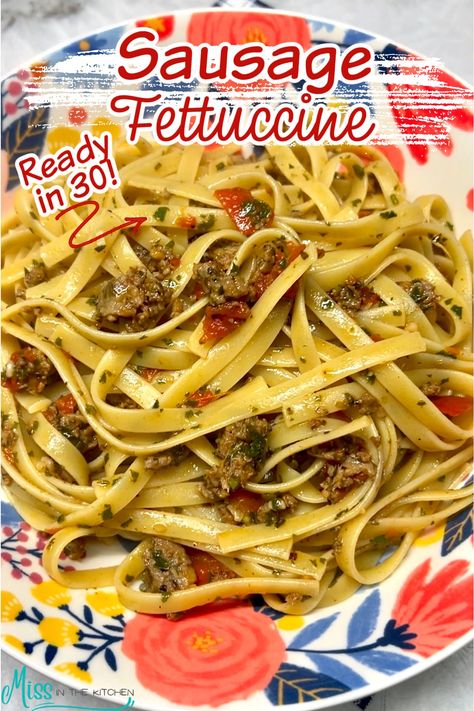 The best thing about this Sausage Fettuccine is that it's made with just 5 ingredients and can be on the table in about 25 minutes. It's loaded with delicious flavor and is a family favorite. Recipe With Tomatoes, Delicious Entrees, Fettuccine Recipe, Fettuccine Recipes, Pasta With Meat Sauce, Sausage Pasta Recipes, Delicious Family Meals, Favorite Dinner, Skillet Dinners