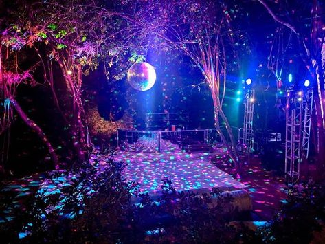 Fun lights for this private outdoor disco party. Outdoor Euphoria Party, Outdoor Disco Theme Party, Neon Outdoor Party, Outside Disco Party, Disco Party Outdoor, Euphoria Aesthetic Party Theme, Euphoria Prom Theme, Outdoor Disco Party, After Party Ideas