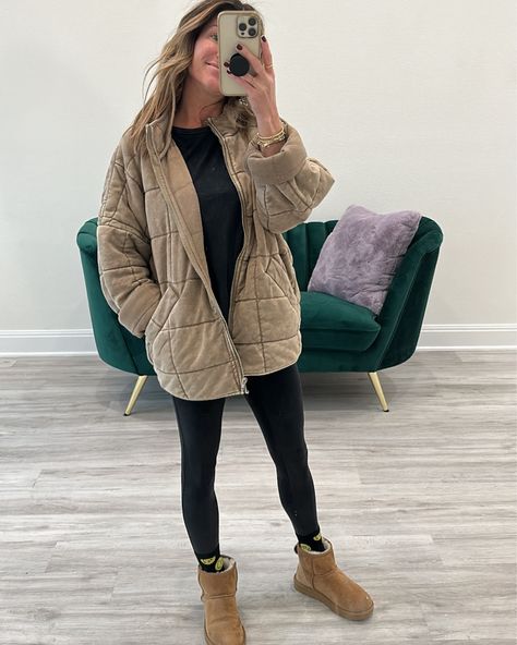 Everyday Fall Jacket, Fall Quilted Jacket For Work With Zipper, Casual Quilted Down Jacket With Zipper, Long Sleeve Quilted Jacket With Zipper For Winter, Casual Hooded Quilted Jacket With Zipper, Button-up Quilted Jacket For Fall, Maternity Outfits Winter, Uggs Fits, Khaki Jacket Outfit