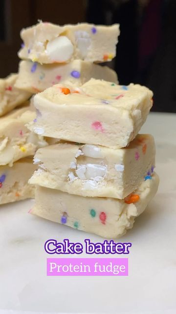 Cake Batter Protein Pudding, Protein Powder Desserts, Low Calorie Protein Bars, School Desserts, Super Low Calorie Recipes, Birthday Cake Fudge, Protein Fudge, Cake Batter Protein, Baking With Protein Powder