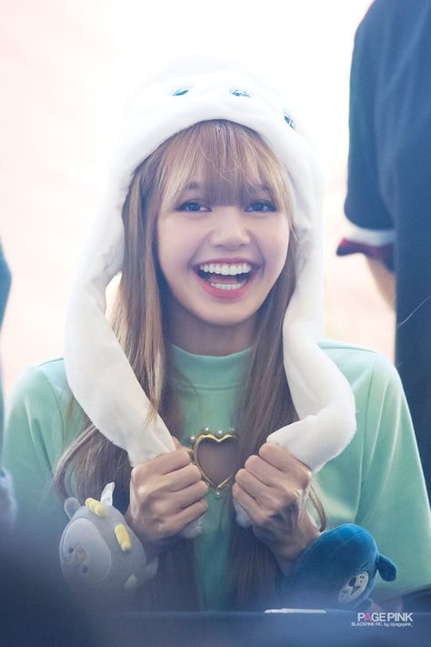 Lisa Bp, Lisa Blackpink Wallpaper, Lisa Rosé, Lalisa Manobal, Jennie Lisa, Blackpink Photos, Lalisa Manoban, Blackpink Rose, Blackpink Lisa