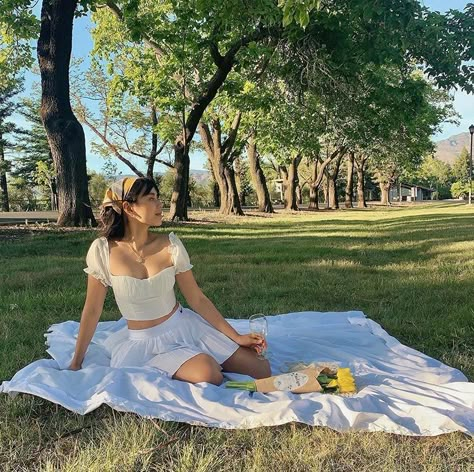 Picnic Clothes Outfits Style, Piknik Outfit, Picnic Aesthetic Outfit, Picnic Date Outfits, Picnic Outfit Summer, Picnic Fashion, Picnic Dates, Picnic Photo Shoot, Picnic Pictures