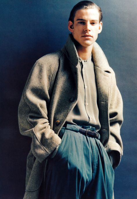 Giorgio Armani, Holt Renfrew Point of View, Fall 1993. Photograph by Aldo Fallai. Armani 90s, 80s Girl Fashion, Black 80s Fashion, 80s Fashion Men, 80s Fashion Trends, Girls Winter Dresses, 80s Men, Fashion 90s, 1990s Fashion