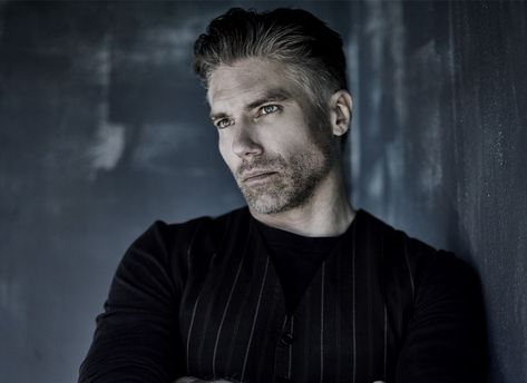 Anson Mount is STAR TREK: DISCOVERY’s Captain Pike | TrekCore Blog Chris Pike Star Trek, Gardener Reference, Annette Marie, Captain Pike, Marvel Inhumans, Anson Mount, Doug Jones, Ally Mcbeal, City By The Sea