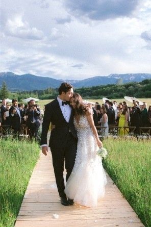 Wedding Venues Outdoor, Wyoming Weddings, Aspen Wedding, Stunning Wedding Venues, Persian Wedding, Reception Gown, Outdoor Wedding Inspiration, Mountain Weddings, Father Daughter Dance