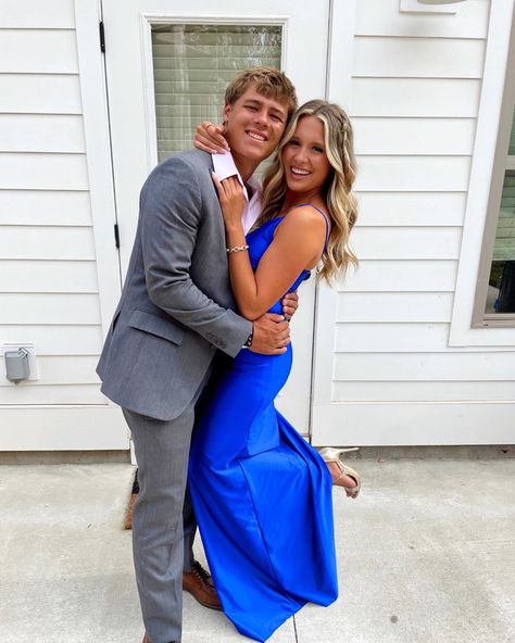 Cute Prom Pictures With Guy Friend, Prom Poses With Bf, Prom Pictures Couples Poses High Schools, Formal Date Pictures, Royal Blue Prom Couple Outfit, Cute Couple Pics Homecoming, Prom Poses With Boyfriend, Poses With Boyfriend Formal, Prom Date Pics