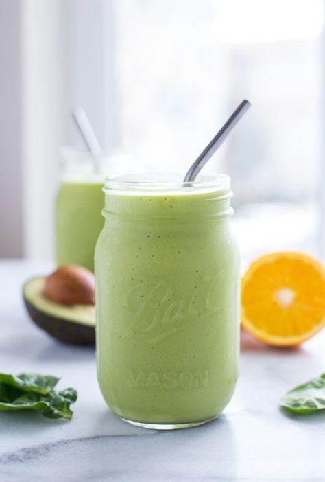 Orange Avocado Smoothie- packed with vitamin C and healthy fats that help stabilize your hormones! (dairy-free and vegan) Avocado Drink, Smoothies Ideas, Avocado Smoothie Recipe, Smoothies Vegan, Avocado Dessert, Avocado Brownies, Veggie Juice, Orange Smoothie, Frozen Mango