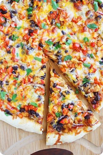 Chicken Fajita Pizza.  Super yummy.  I marinated the chicken all day and grilled it along with the onions.  Yummy. Chicken Fajita Pizza, Fajita Pizza, Pizza Vegana, Pizza Snacks, Chicken Fajita, Food Pizza, Pizza Pie, Pizza Night, Pizza Pizza