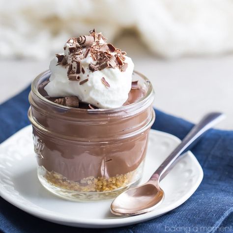 Easy Chocolate Pudding Pie Jars from Scratch via @bakingamoment Easy Chocolate Pudding Pie, Pie Jars, Chocolate Pudding Pie, Easy Chocolate Pudding, Chocolate Pudding Desserts, Chocolate Pie With Pudding, Mason Jar Desserts, Pudding Parfait, Pudding Pie