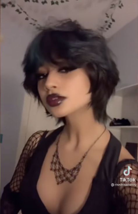 Alt Short Haircut, Short Grunge Hair Side Part, Alt Haircuts Shoulder Length, Gothic Short Hair, Alt Short Hairstyles, Gothic Hairstyles Short, Emo Pixie Haircut, Alt Haircuts Short, Alt Hairstyles Short