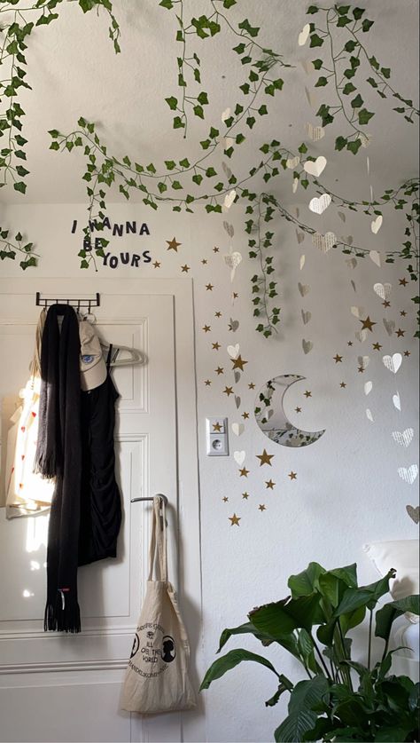 Bedroom Door Aesthetic, Little Apartment Decor, Girlie Apartment, Room Decor Summer, Street Room, Mini Gym At Home, Summer Room Ideas, Grown Woman Bedroom Ideas, Woman Bedroom Ideas