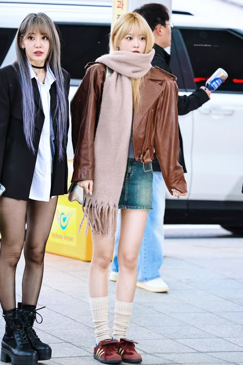 Le Sserafim Fashion, Winter Long Skirt Outfit, Kpop Idol Street Style, Kpop Inspo Outfits, Cute Winter Skirt, Lesserafim Fearless, Le Sserafim Style, Airport Outfit Winter, Long Skirt Winter