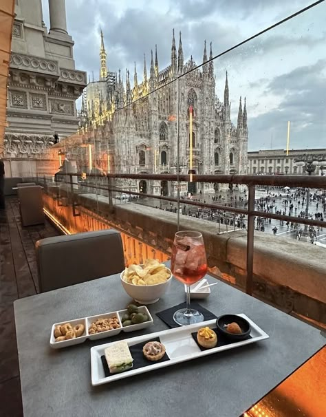 Good Grades Aesthetic, Grades Aesthetic, Milano Aesthetic, Milan Food, Aesthetic Travel Pictures, Milan Aesthetic, Vision Board Ideas Examples, Milan Travel, Italy Architecture