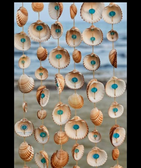 Shell Mobile Wind Chimes, Decorating With Sea Shells, Shell Chimes Diy, Sea Shell Crafts Diy Ideas, Sea Shell Diy Crafts, Diy Shell Wind Chimes, Cockle Shell Crafts, Things To Do With Shells From The Beach, Diy Sea Shell Crafts