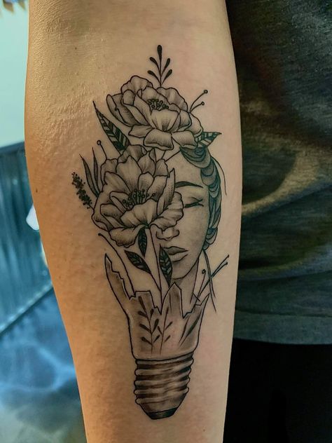 My tattoo artist did a phenomenal job combining ideas! #noregrets Artwork Inspired Tattoos, Earth Day Tattoo Ideas, Gardener Tattoo Ideas, Self Growth Tattoo Ideas For Women, Artwork Tattoo Ideas, Unique Tattoo Designs Creative, Degree Tattoo, Gardener Tattoo, Hairstylist Tattoos