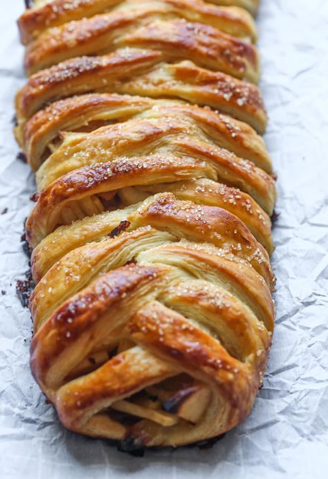 Apple Walnut Strudel Recipe, Apple Streusel Puff Pastry, Granny Smith Apple Puff Pastry, Apple Strudel With Puff Pastry, Apple Puff Pastry Braid, Puff Pastry Apple Strudel, Puff Pastry Apple Dessert, Apple Strudel Pie, Apple Puff Pastry Recipes